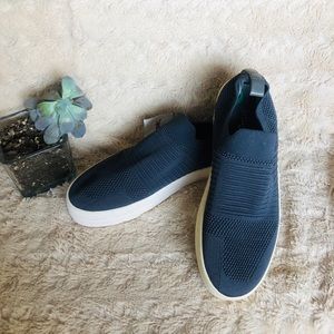 J-Slides NWT women’s shoes in size 8 ✨